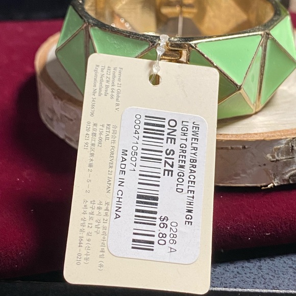 NWT Forever 21 Light Green Bracelet 💚✨ - Picture 2 of 4